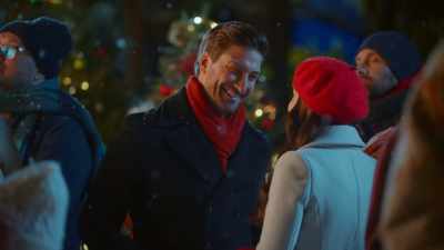 -[chuckling] Really?
-[chuckling] Yeah. - Christmas Keepsake