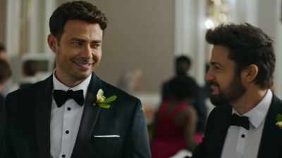 [chuckling] - The Groomsmen: First Look