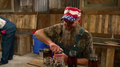 [chuckling] - Moonshiners: Master Distiller