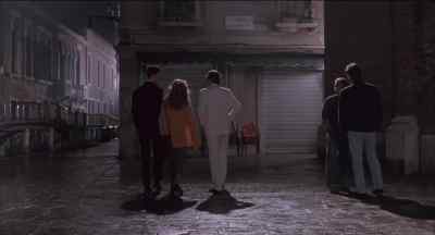 - Ciao, ragazzi. Come va?
- Bene, grazie. - The Comfort of Strangers