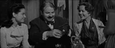 - Cigarettes!
- Look at that. - The Diary of Anne Frank