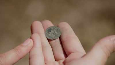 CINDY:
Finding a 1905 coin
is sig-significant to us, - Beyond Oak Island