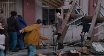 - Cindy! - Tom! - Run for it! - Where are you going? - Scary Movie 4