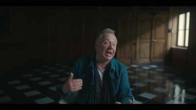 "Cities, buildings falling down,
satellites came crashing down." - Simple Minds: Everything is Possible