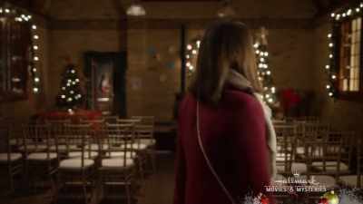 ♪ City sidewalks
Busy sidewalks ♪ - Engaging Father Christmas