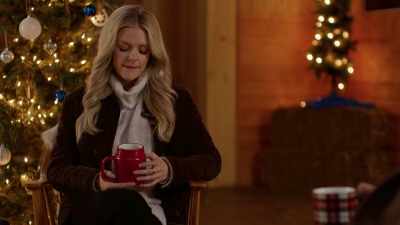 Claire Crosby and the
Blue Mountain Revival... - A Bluegrass Christmas