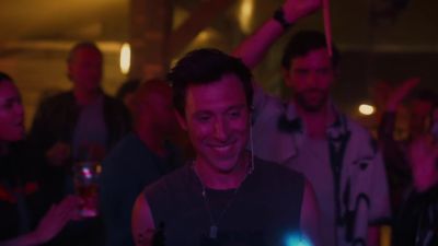 - [Claire] I love
you, Derek! (cheers) - Curious Caterer: Forbidden Fruit
