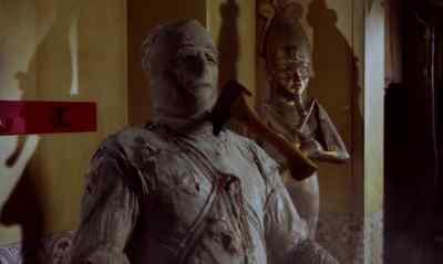Claire! The words
of death, say them! - The Mummy's Shroud