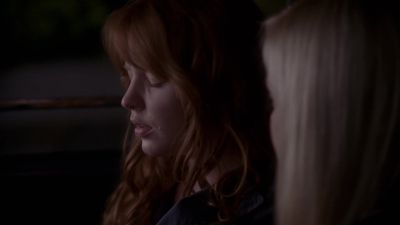 CLAIRE, WHAT'S
GOING ON HERE ? - Six Feet Under