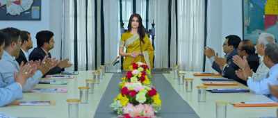 [Clapping] - Shaadi Mein Zaroor Aana