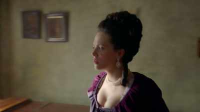 (CLAPS BRIEFLY)
We must impress this client.
He's on his way. - Harlots