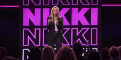 [claps from the audience] - Nikki Glaser: Bangin'