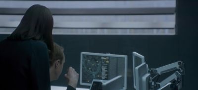 Clara Meades? I'm Karin Parke.
Did you pack a bag? - Black Mirror
