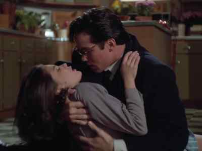 - Clark. Clark.
- It's okay. - Lois & Clark: The New Adventures of Superman