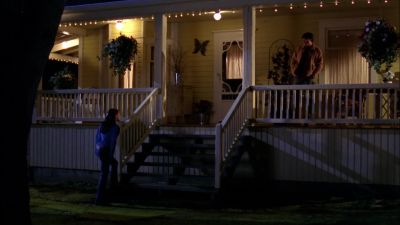 - Clark.
- Hi, Lana. - Smallville