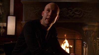Clark, you need to let her go. - Smallville