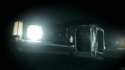 Clark parks the car
around the block, - History's Greatest Heists with Pierce Brosnan