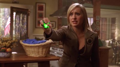 Clark, please, I don't wanna do this.
Just calm down. - Smallville