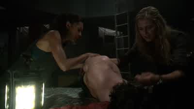 Clarke: God, he's burning up. - The 100