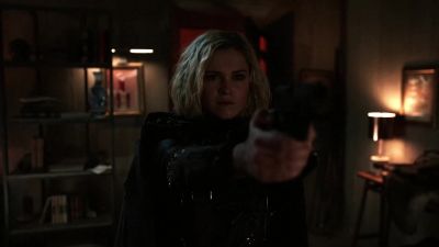 CLARKE, WHAT ARE YOU DOING HERE? GET OUT. - The 100