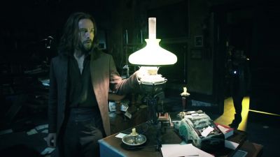 (clattering, running footsteps) - Sleepy Hollow