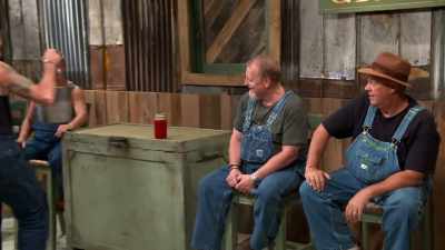 -[clatters]
-[laughs] - Moonshiners: Master Distiller