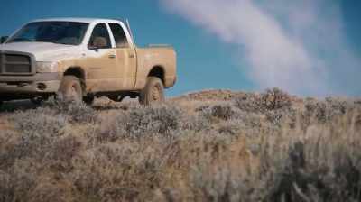 Clayton: HAVING PETE COME UP
AND LOOK AT THIS THING IS - Dino Hunters