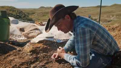 Clayton: MAN, THIS THING'S
STARTING TO GET ME FIRED UP - Dino Hunters
