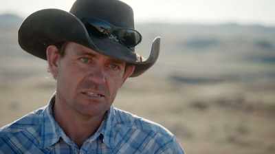 Clayton: MAYBE THIS DINOSAUR
WILL HELP DETERMINE - Dino Hunters