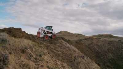 CLAYTON'S BROUGHT
THE LANDOWNERS, - Dino Hunters