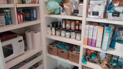 [Clea] Yes. That's super common.
These are really good shelves, though. - Get Organized with The Home Edit