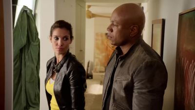 - Clear.
- Clear. - NCIS: Los Angeles