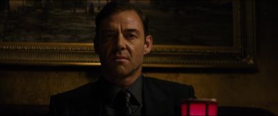 Clear the alley.
Mac's house is back there. - The Equalizer