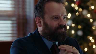 (clearing throat) - A Royal Christmas Crush
