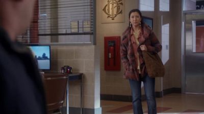 (CLEARS THROAT) Uh, Liz, right? - Chicago Fire
