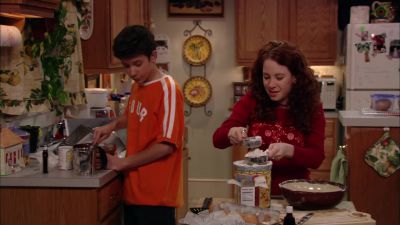 [clicking teeth] - 8 Simple Rules... for Dating My Teenage Daughter