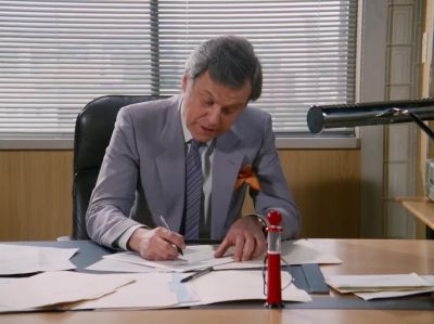 Cliff, Leo Wakefield's here. - Dallas
