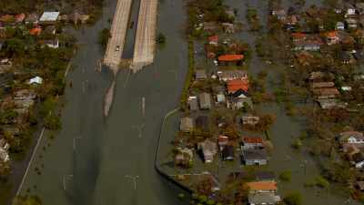 CLIMATE CHANGE INVOLVES
A VARIETY OF NEGATIVE - Before the Flood