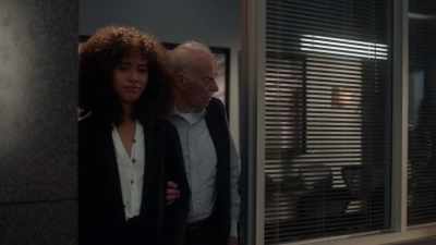 clip-tt6437276-s2e5 - For The People