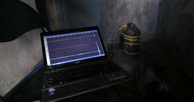 [Clive] It looks just like a paint pot
linked to a laptop, - Into the Inferno