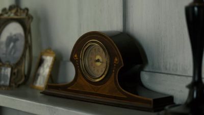 [clock dinging] - Anne with an E