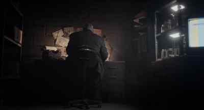 (clock ticking)
(loud whirring) - George A. Romero's Resident Evil
