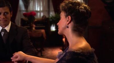 Close your eyes. - Murdoch Mysteries