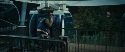 Close it, close it, close it!
Hold it shut! Håll it! - Carousel