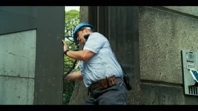 Close the door. - Jurassic World