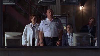 Close those doors! - Stargate SG-1