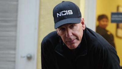 Clubbing at the Glitter Ball. - NCIS: New Orleans