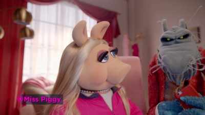 (CLUCKING) - Muppets Now