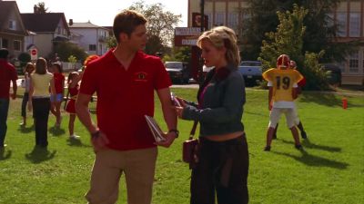 - Coach teague? Hey.
- Hey. - Smallville