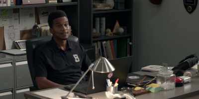 - Cocach, you got a sec?
- Hey, What's up, Sims? - All American: Homecoming